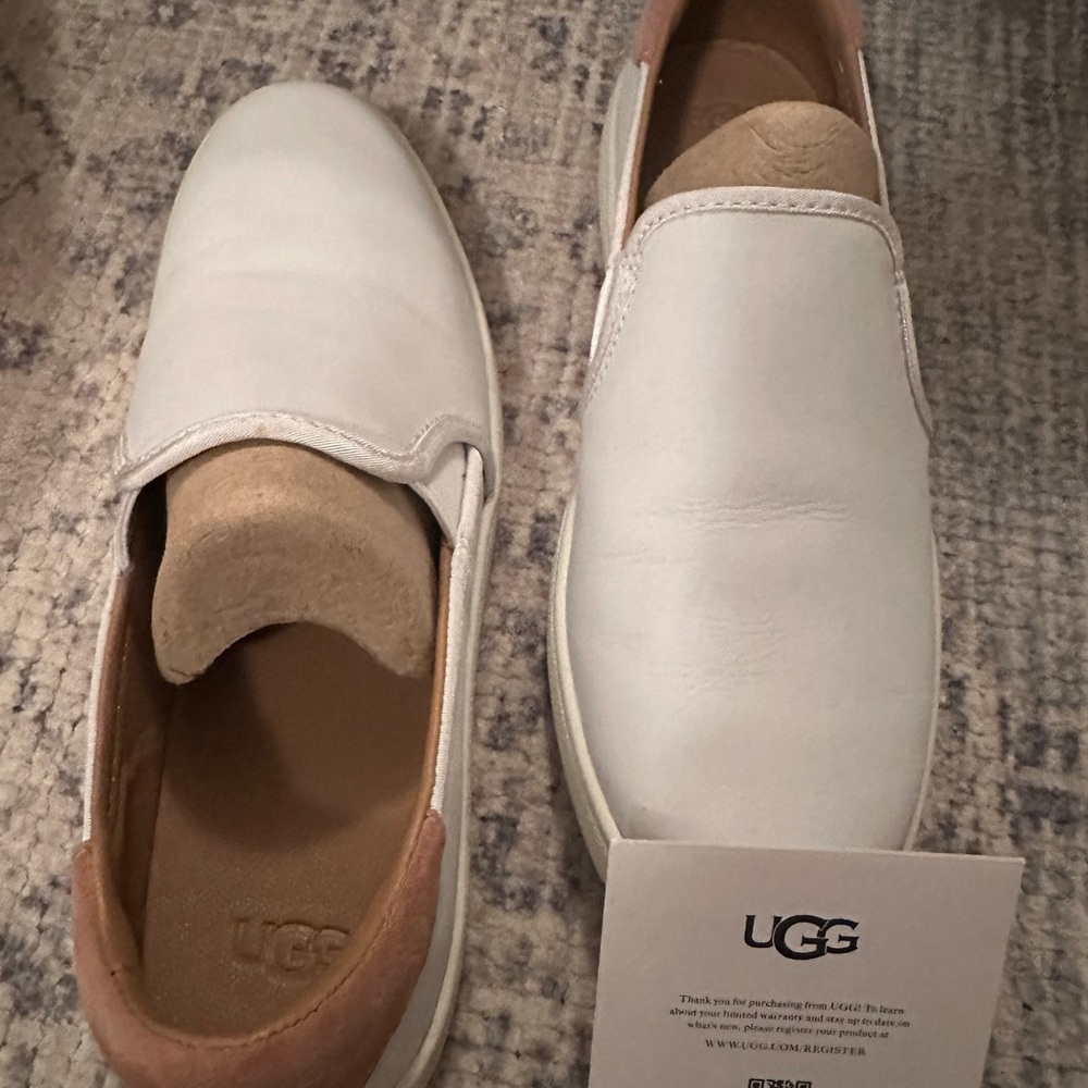 UGG Women's Slip-On Cas White Leather Sneakers size 9 great condition - Picture 11 of 11